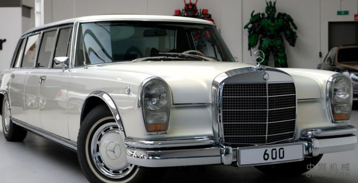 以233万美元的价格,带1975年梅赛德斯·奔驰迈巴赫豪华轿车的司机 中国机械网,okmao.com