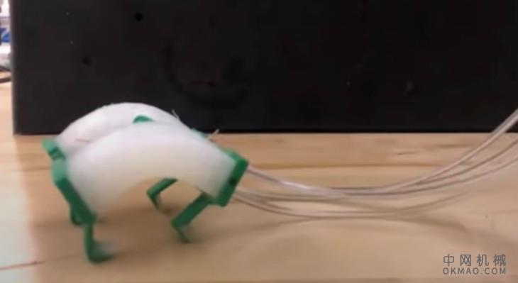 这个灵活的机器人是个快速奔跑的人-而不是一个糟糕的游泳者 中国机械网,okmao.com