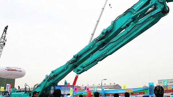 日本发明的拆楼机:机械臂达到65米,20层的建筑物拆卸非常方便 中国机械网,okmao.com