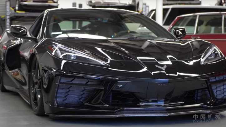 雪佛兰克尔维特C8由于空气悬架而行驶得很低 中国机械网,okmao.com