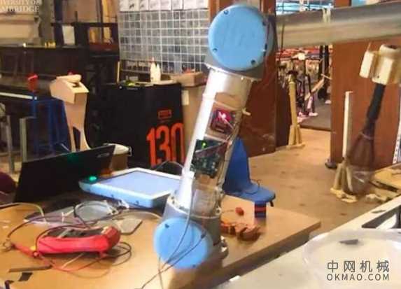 训练有素的煎蛋机器人厨师：从蛋打碎到完成菜的全过程，并完善了“厨师”的烹饪技能 中国机械网,okmao.com