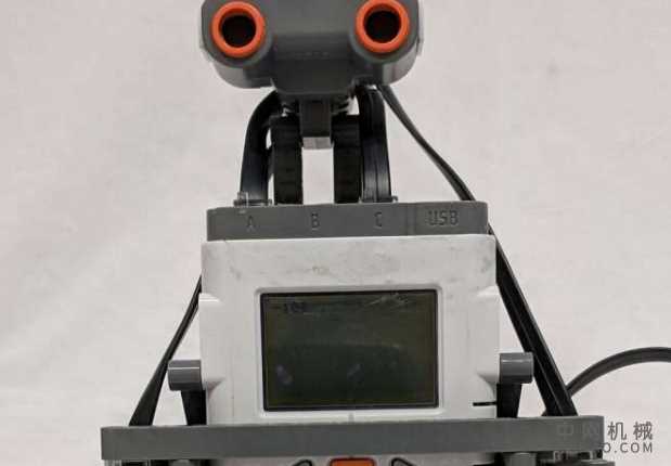 前进的机器人像人一样行走，心理学理论可以推动机器人行走方式的改进 中国机械网,okmao.com