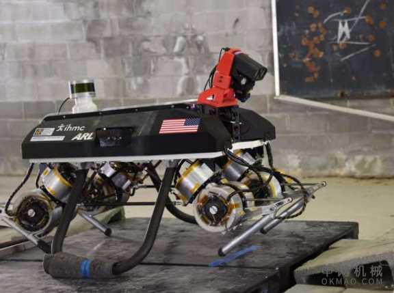 自主四足动物与士兵合作：美国陆军作战能力司令部陆军研究实验室开发 中国机械网,okmao.com