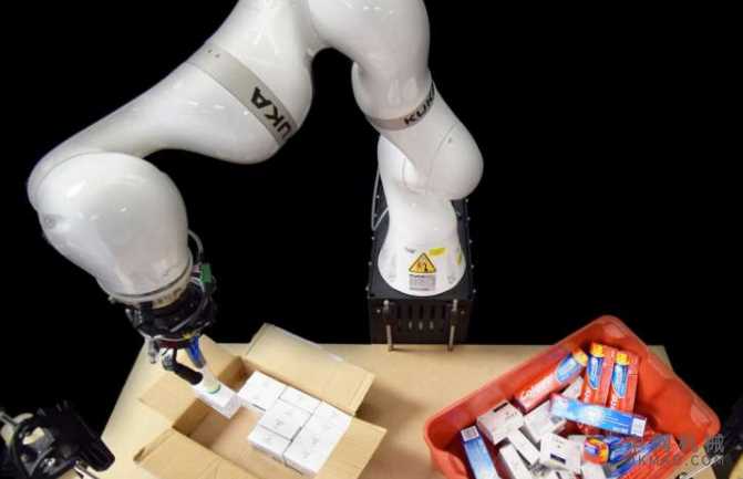 人工智能控制机械臂包装盒子并削减成本 中国机械网,okmao.com