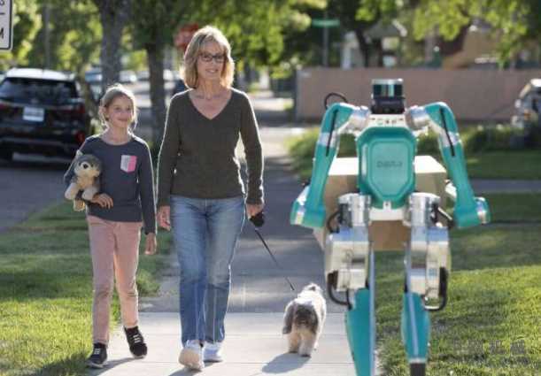 双足机器人Digit被视为自主交付系统的最后一步 中国机械网,okmao.com