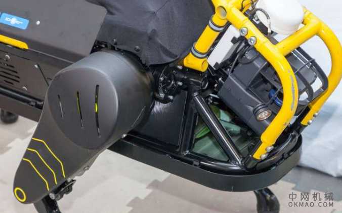 意大利队欢呼拉客机的机器人 中国机械网,okmao.com