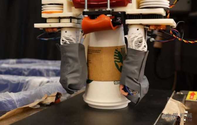 回收机器人可以利用触觉对垃圾进行分类 中国机械网,okmao.com