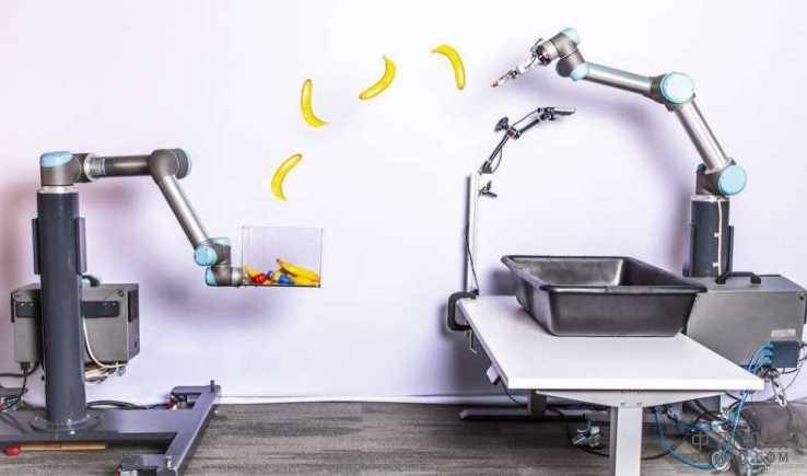 TossingBot可以抓取物体并将其扔入指定的垃圾箱中 中国机械网,okmao.com