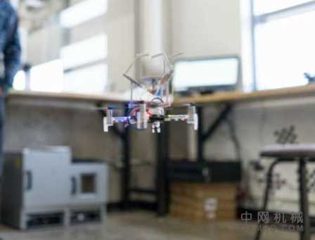 这些机器人体积小，形状多变，可以适应周围环境 中国机械网,okmao.com