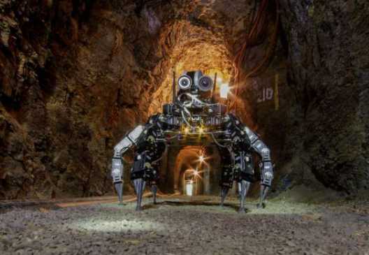 在受限空间中导航时，腿式机器人的姿势适应模型 中国机械网,okmao.com