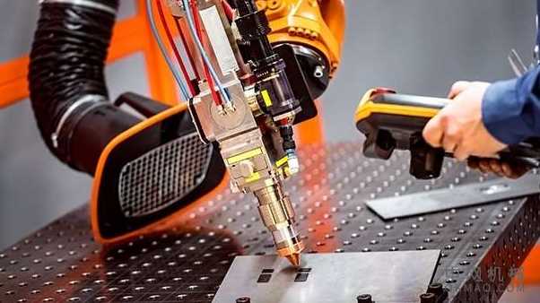 工业机器人提高员工工资：工业机器人还通过增加高技能雇员的工作机会数量改变了劳动力市场 中国机械网,okmao.com