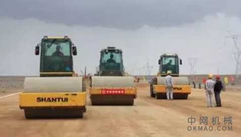 压路机道路基层的压实技巧 中国机械网,okmao.com