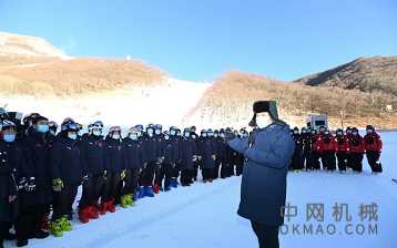 “钢铁螳螂”助力冬奥建设,上演“冰雪奇缘”! 中国机械网,okmao.com