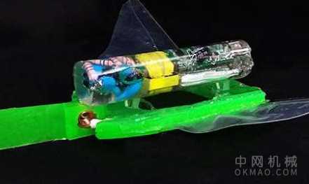 中国浙江大学的一个研究人员团队创造了一种小型的软体机器人,其游泳速度是同类机器人的两倍 中国机械网,okmao.com