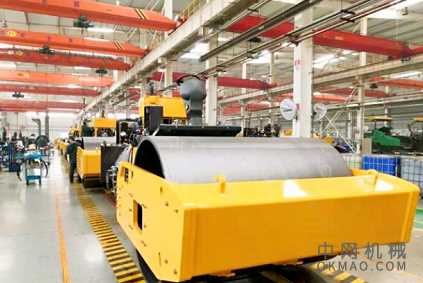 道机事业部推进C5款压路机批量生产 中国机械网,okmao.com