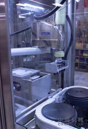 洁净室SCARA机器人使注射器制造自动化 中国机械网,okmao.com