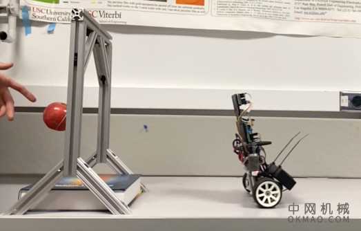 受大脑启发的机器人控制器使用忆阻器实现快速有效的运动，忆阻器可以大大提高移动机器人的性能 中国机械网,okmao.com