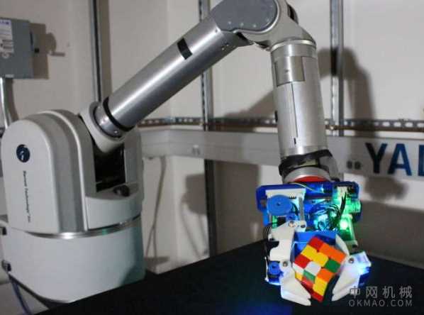 具有锁定机制的高度灵巧的机器人手 中国机械网,okmao.com