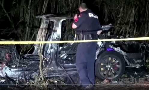 特斯拉致命事故报告指出起火的EV电池盒损坏 中国机械网,okmao.com