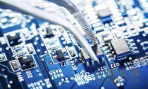 半导体危机让美国无车可卖 北美生产商减产超120万辆，导致现在美国汽车经销商门店里面陈列的汽车数量降至最近几十年来的最低水平 中国机械网,okmao.com